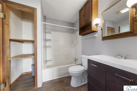 802 Lehiller Street Mankato MN 56001