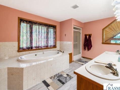 41748 E Shore Drive Kilkenny MN 56052