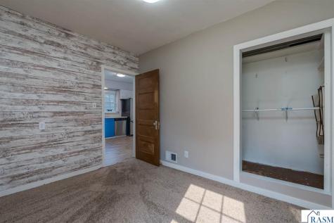 1509 N 2nd Street Mankato MN 56001