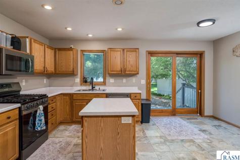 556 Ivy Lane North Mankato MN 56003