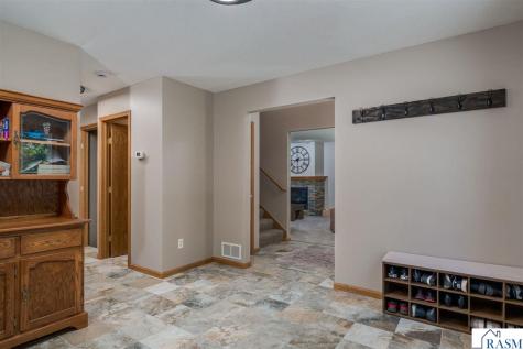 556 Ivy Lane North Mankato MN 56003