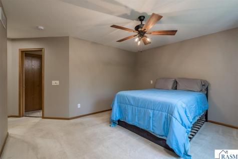 556 Ivy Lane North Mankato MN 56003