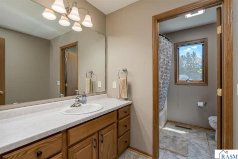 556 Ivy Lane North Mankato MN 56003