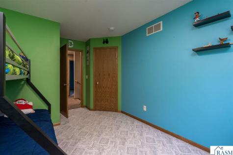 556 Ivy Lane North Mankato MN 56003