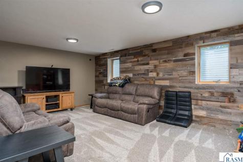 556 Ivy Lane North Mankato MN 56003