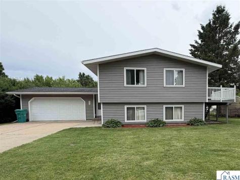 605 10th Avenue NW Waseca MN 56093