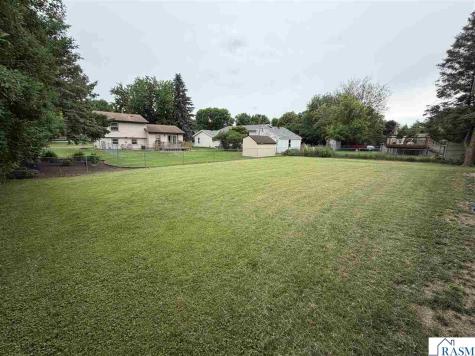 605 10th Avenue NW Waseca MN 56093