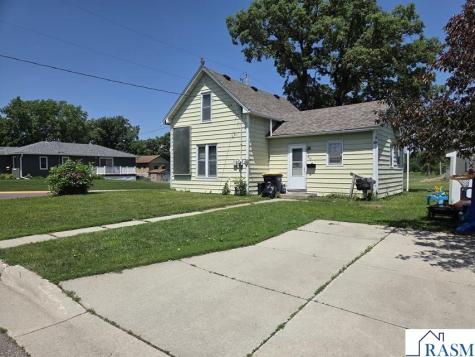 803 E 3rd Street Blue Earth MN 56013
