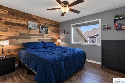 233 Oak Drive Eagle Lake MN 56024