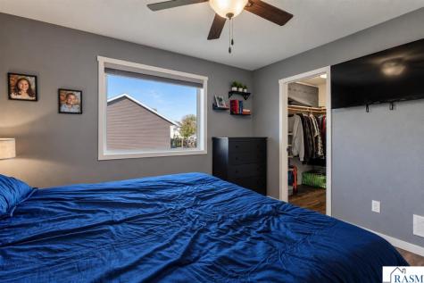 233 Oak Drive Eagle Lake MN 56024