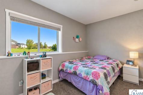 233 Oak Drive Eagle Lake MN 56024