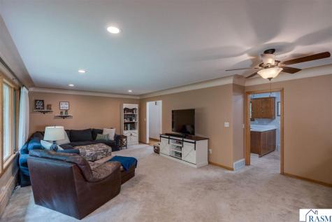 828 Lower Johnson Circle St. Peter MN 56082
