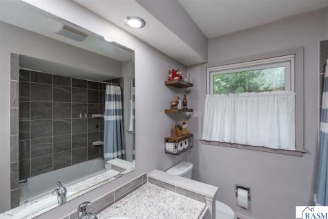828 Lower Johnson Circle St. Peter MN 56082