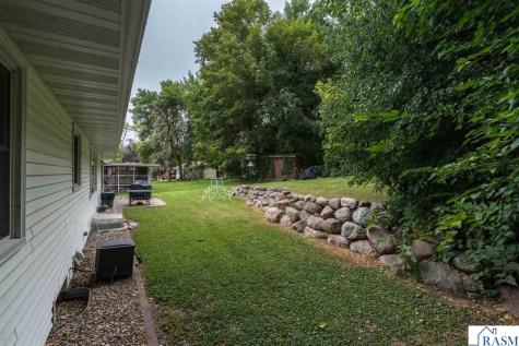 828 Lower Johnson Circle St. Peter MN 56082