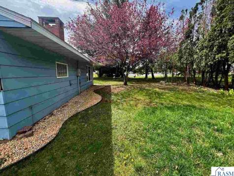 532 Capitol Drive St. Peter MN 56082