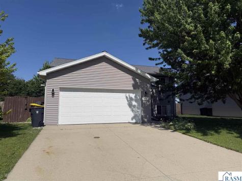 2208 Fairbanks Drive North Mankato MN 56003
