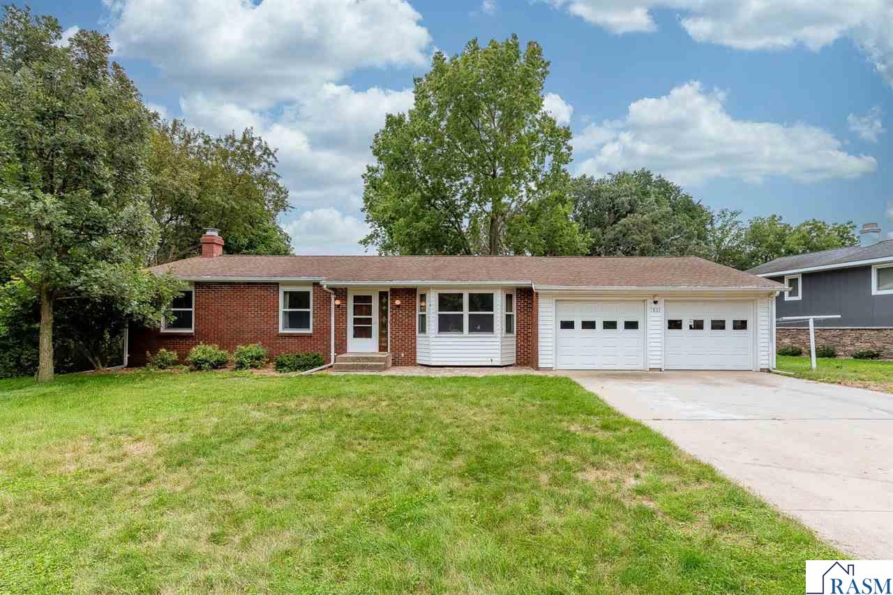 1833 Crestview Drive New Ulm MN 56073