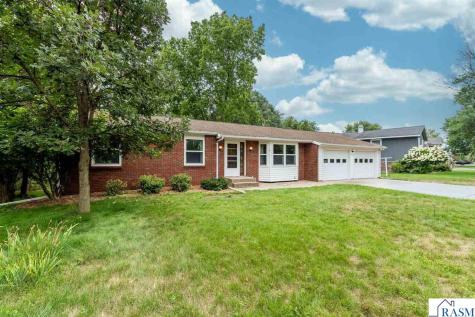 1833 Crestview Drive New Ulm MN 56073