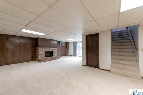 1833 Crestview Drive New Ulm MN 56073