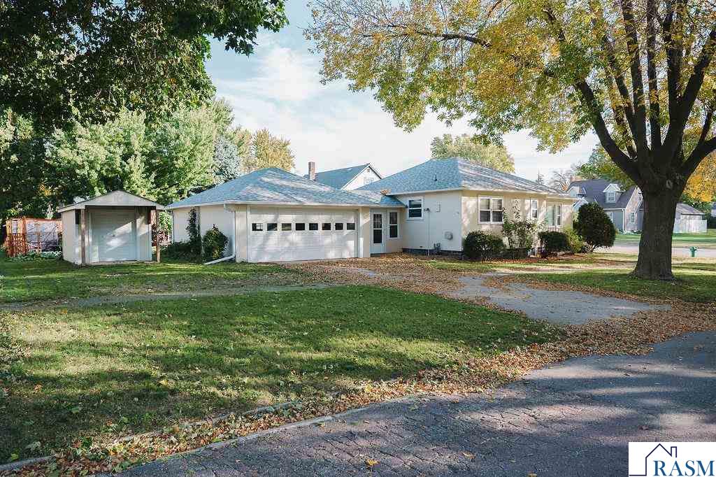 227 E 9th Street Blue Earth MN 56013