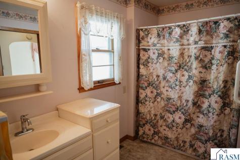227 E 9th Street Blue Earth MN 56013