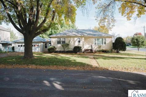 227 E 9th Street Blue Earth MN 56013