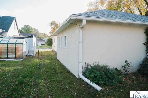227 E 9th Street Blue Earth MN 56013