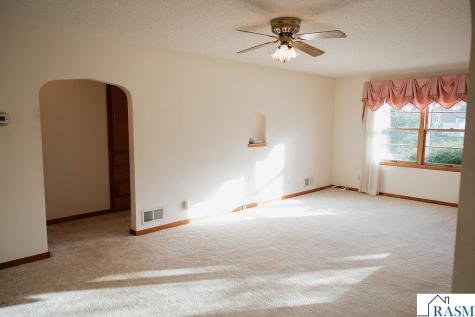 227 E 9th Street Blue Earth MN 56013
