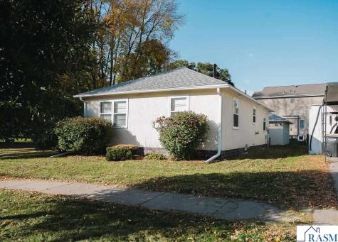227 E 9th Street Blue Earth MN 56013