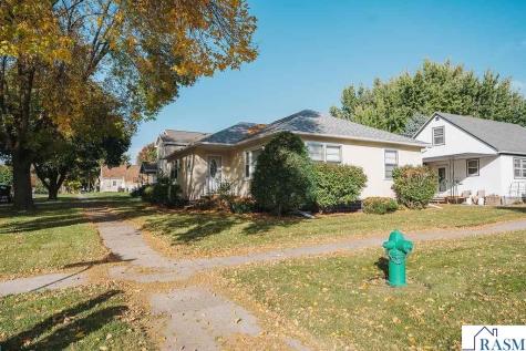227 E 9th Street Blue Earth MN 56013