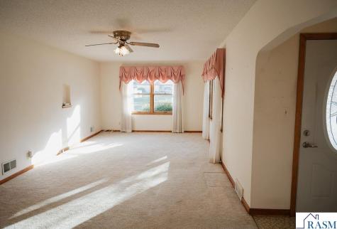 227 E 9th Street Blue Earth MN 56013