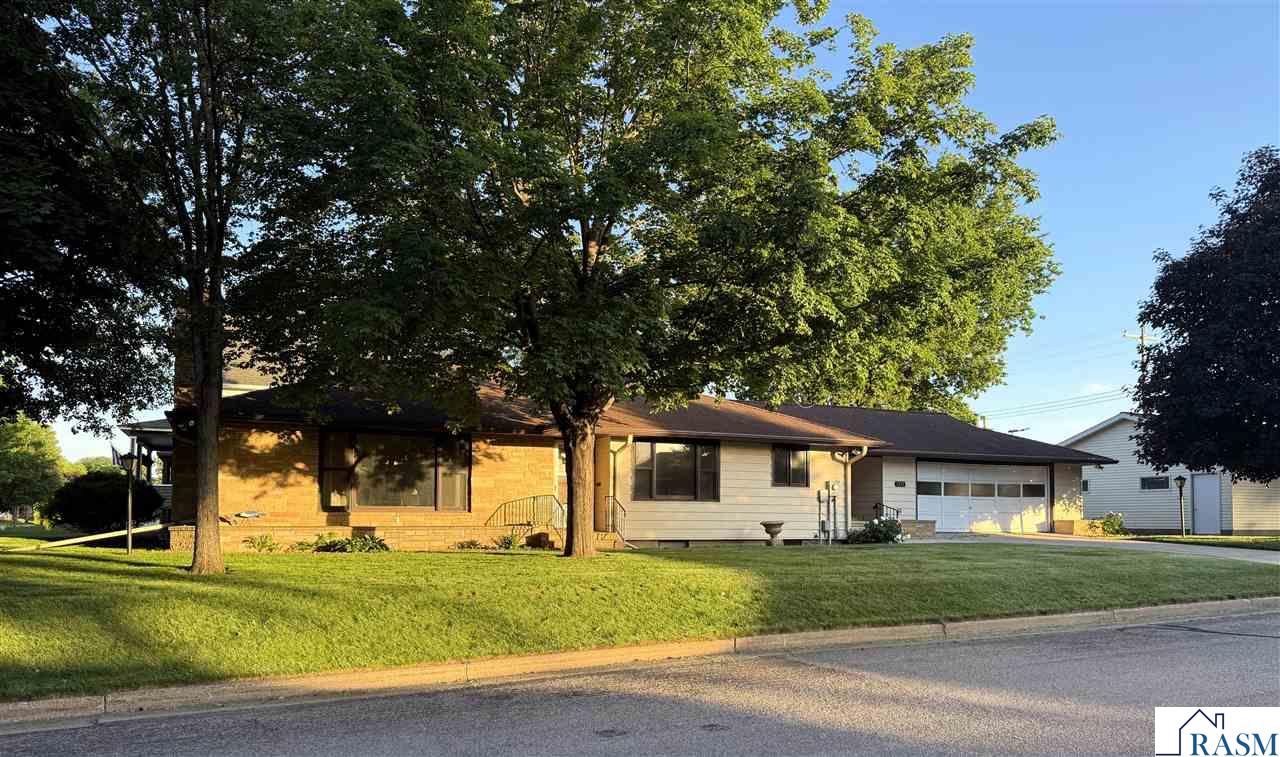 1327 N Minnesota Street New Ulm MN 56073