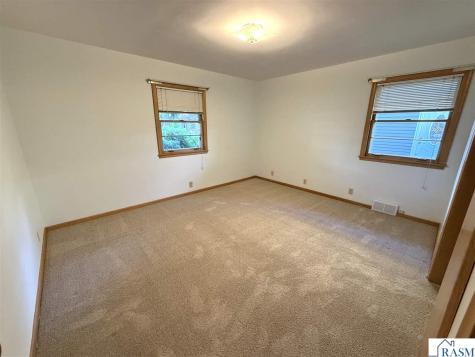 1327 N Minnesota Street New Ulm MN 56073