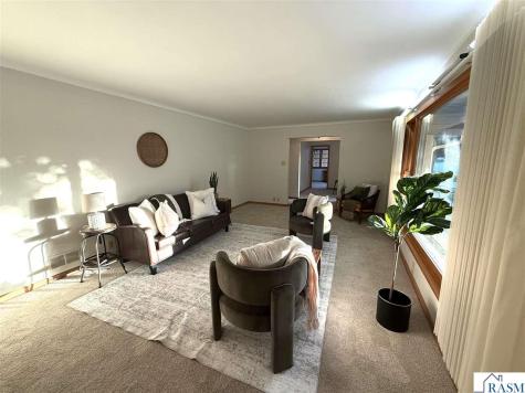 1327 N Minnesota Street New Ulm MN 56073