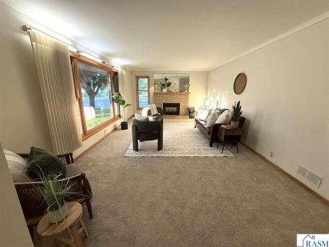 1327 N Minnesota Street New Ulm MN 56073