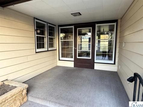 1327 N Minnesota Street New Ulm MN 56073