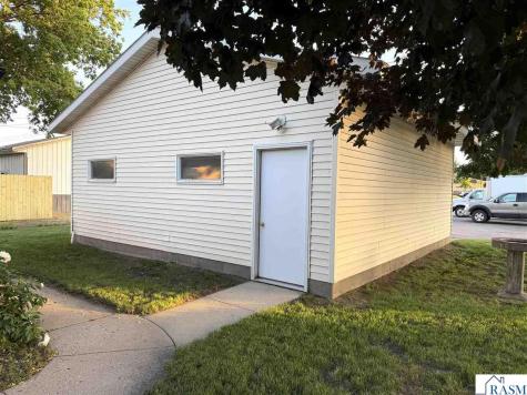1327 N Minnesota Street New Ulm MN 56073