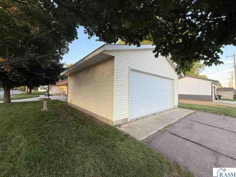 1327 N Minnesota Street New Ulm MN 56073