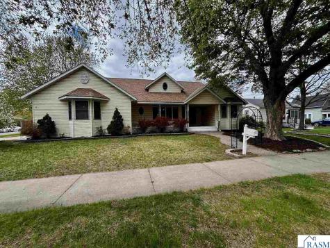 702 N 4th Street St. Peter MN 56082