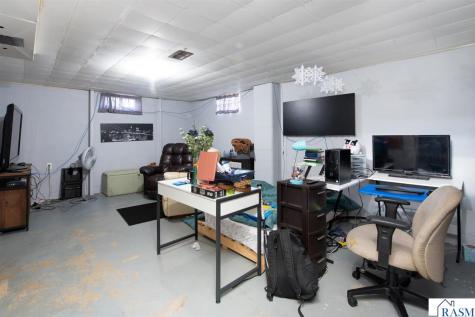 224 N 3rd Avenue Waldorf MN 56091