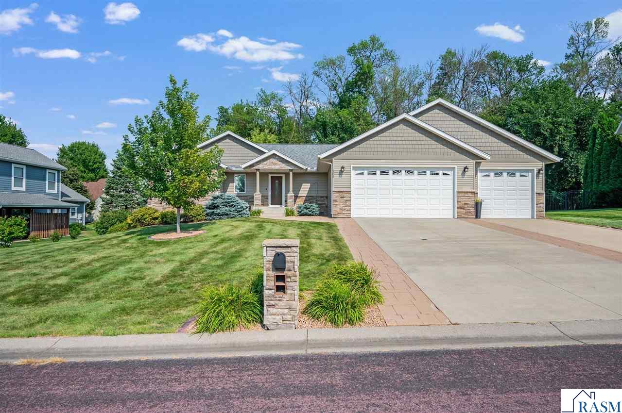 105 Hidden Oaks Circle Mankato MN 56001