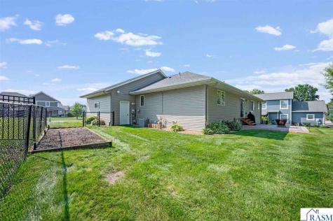 105 Hidden Oaks Circle Mankato MN 56001
