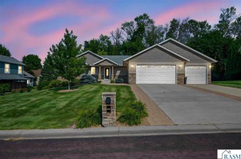 105 Hidden Oaks Circle Mankato MN 56001