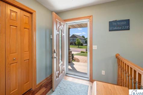 105 Hidden Oaks Circle Mankato MN 56001