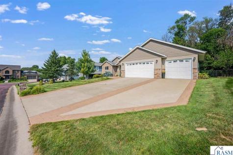 105 Hidden Oaks Circle Mankato MN 56001