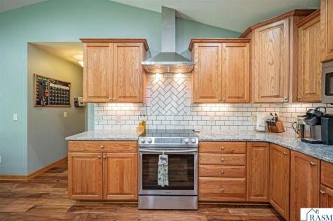 105 Hidden Oaks Circle Mankato MN 56001