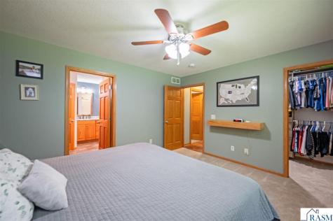 105 Hidden Oaks Circle Mankato MN 56001