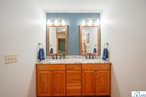 105 Hidden Oaks Circle Mankato MN 56001