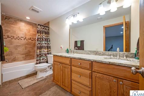 105 Hidden Oaks Circle Mankato MN 56001