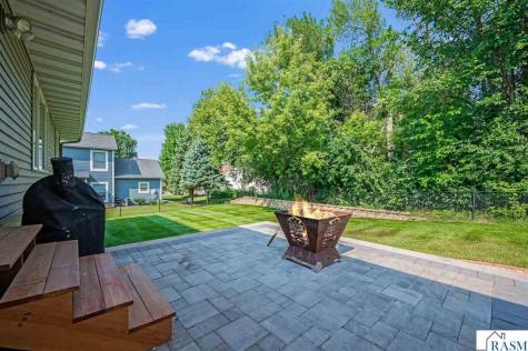 105 Hidden Oaks Circle Mankato MN 56001